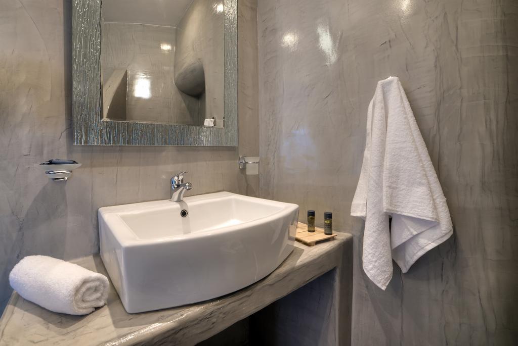 Remvi Suites Фиростефани Экстерьер фото